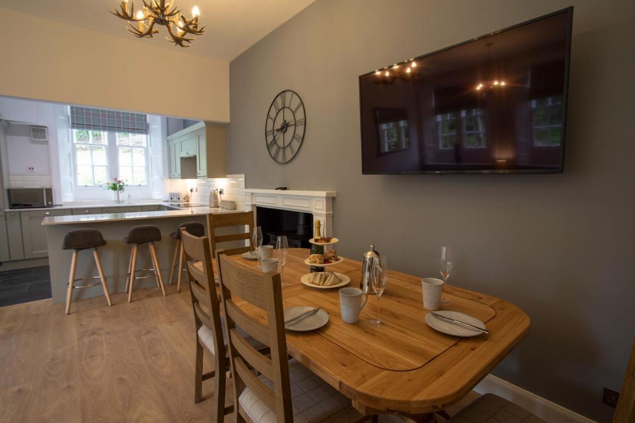 Laundry Cottage: Drumlanrig Castle Thornhill  Bagian luar foto