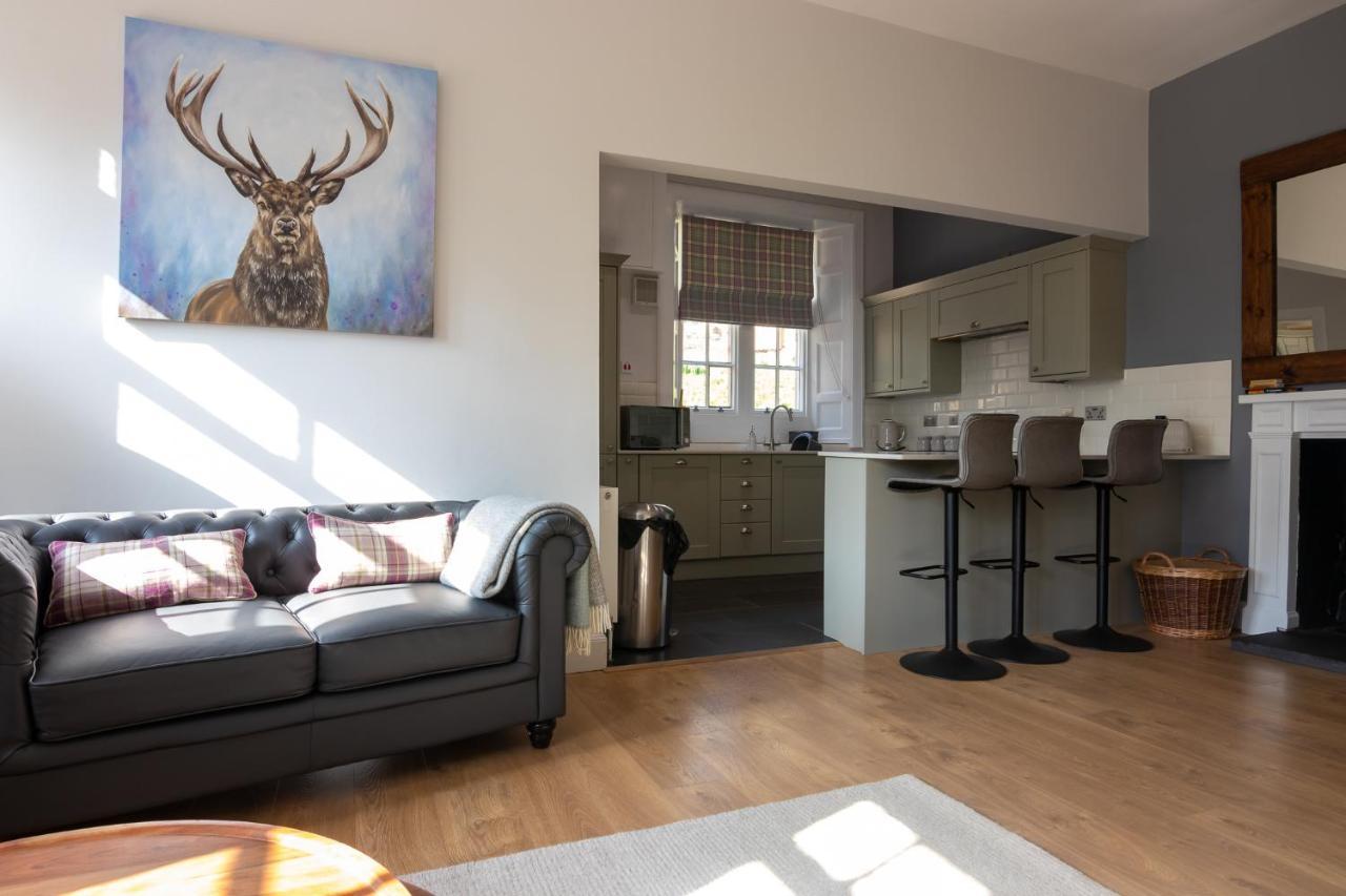 Laundry Cottage: Drumlanrig Castle Thornhill  Bagian luar foto