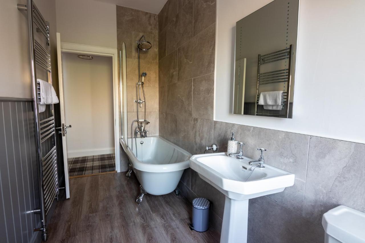 Laundry Cottage: Drumlanrig Castle Thornhill  Bagian luar foto