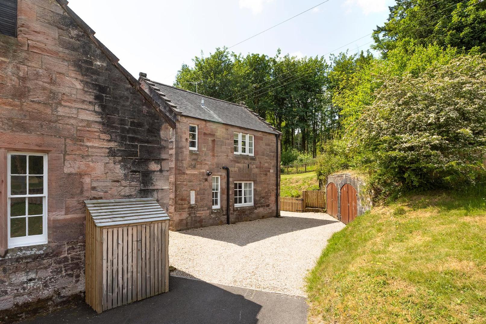 Laundry Cottage: Drumlanrig Castle Thornhill  Bagian luar foto